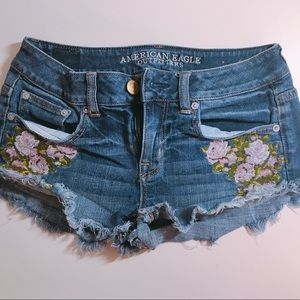 Embroidered flowers AE shorts
